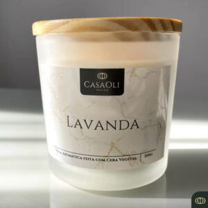 Velas aromáticas: Guia prático para escolher e utilizar em seu lar 1 Conheça a Vela de Lavanda da Casa Oli Decor